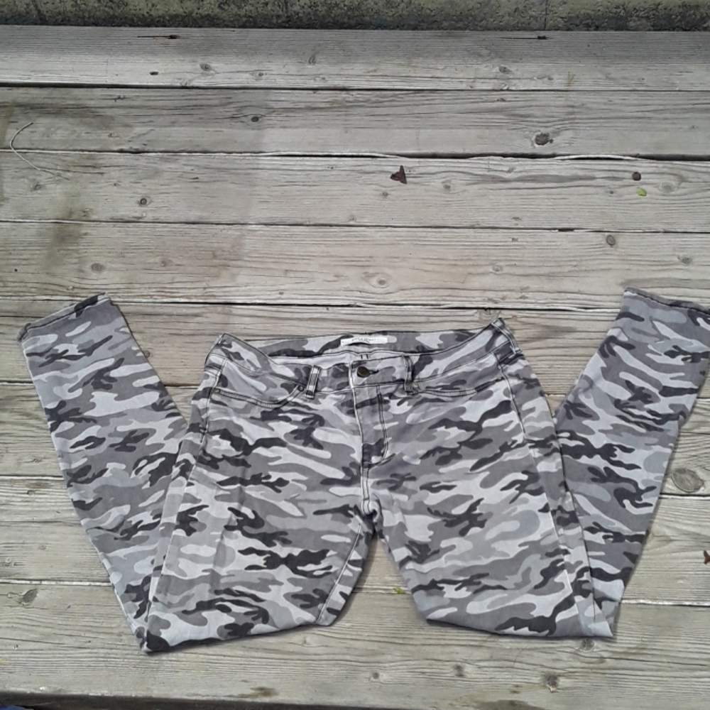 Camo skinny jeans